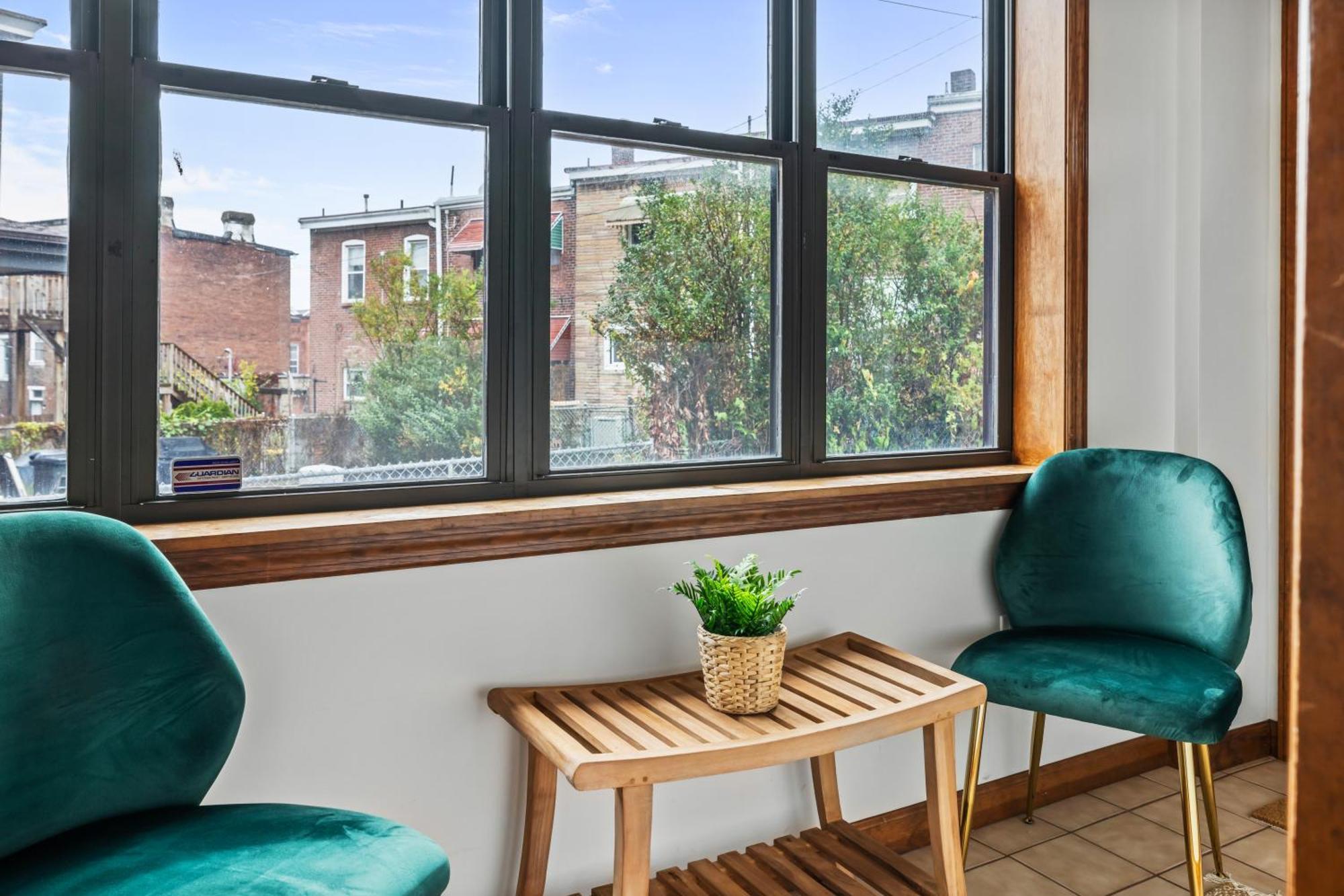 Contemporary Loft 5-min To Downtown Bed & Breakfast *